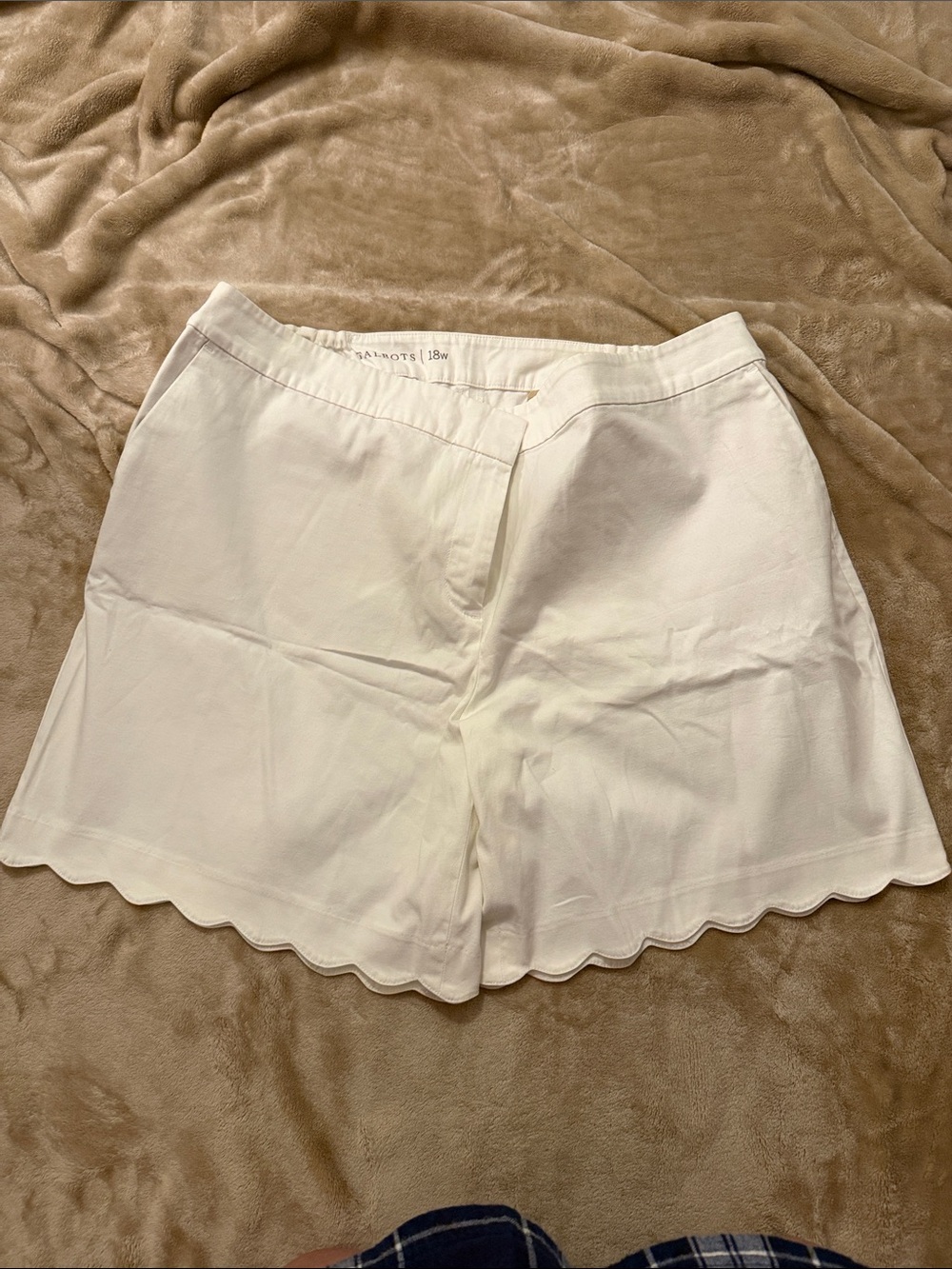 Talbots White Scallop-Hem Bermuda Shorts NWOT - Picture 7 of 10